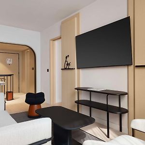 One-Bedroom King Suite